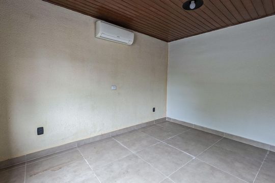 Casa para alugar com 4 quartos, 220m² em Parque Sao Domingos, São Paulo