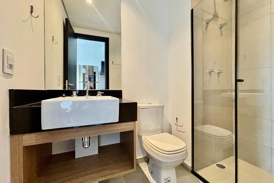 Banheiro de kitnet/studio para alugar com 1 quarto, 25m² em Jardim Paulista, São Paulo