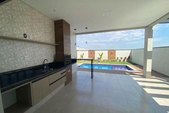 Foto 01 de casa de condomínio para alugar com 4 quartos, 282m² em Swiss Park, Campinas