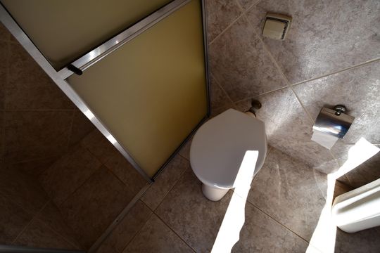 Banheiro de serviço de casa para alugar com 2 quartos, 105m² em Parque dos Jacarandás, Campinas