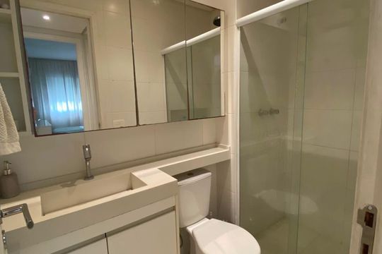 Banheiro de apartamento à venda com 1 quarto, 50m² em Melville Empresarial I e II, Barueri