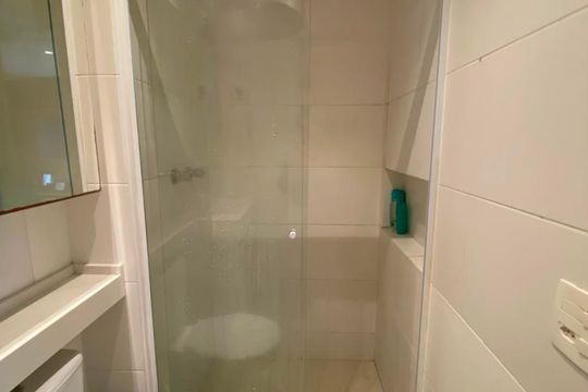 Banheiro de apartamento à venda com 1 quarto, 50m² em Melville Empresarial I e II, Barueri
