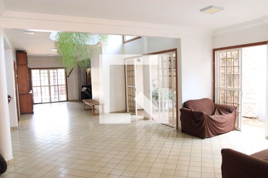 Casa à venda com 4 quartos, 365m² em Setor Jao, Goiânia