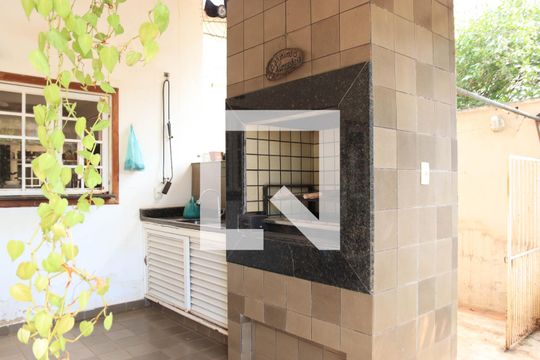 Quintal de casa à venda com 4 quartos, 365m² em Setor Jao, Goiânia