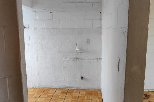 Cozinha de apartamento para alugar com 2 quartos, 42m² em Guajuviras, Canoas