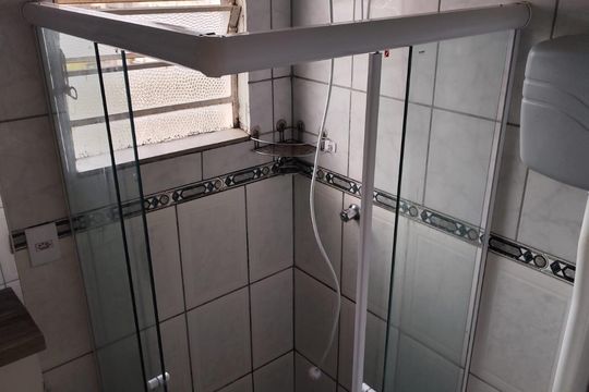 Banheiro de apartamento para alugar com 2 quartos, 42m² em Guajuviras, Canoas