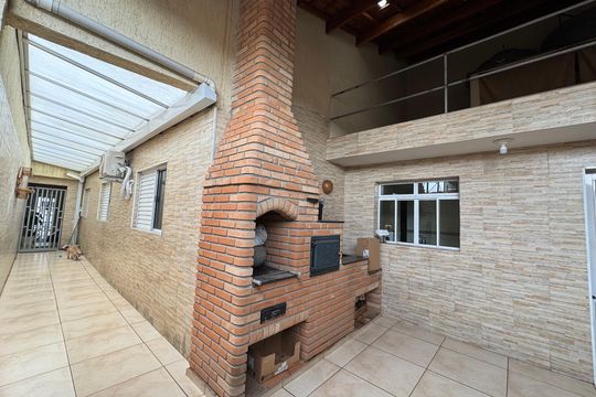 Quintal de casa para alugar com 3 quartos, 129m² em Metalúrgicos, Osasco