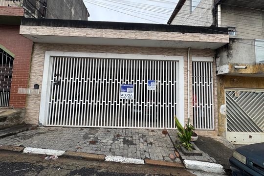 Fachada com PLACA GRANDE de casa para alugar com 3 quartos, 129m² em Metalúrgicos, Osasco