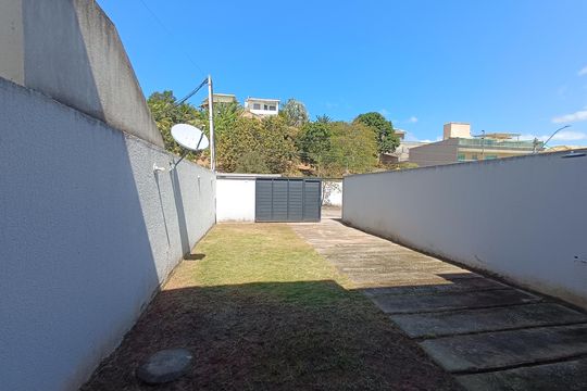 GARAGEM de casa para alugar com 4 quartos, 156m² em Colinas, Rio das Ostras