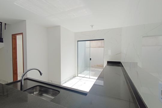 COZINHA de casa para alugar com 4 quartos, 156m² em Colinas, Rio das Ostras