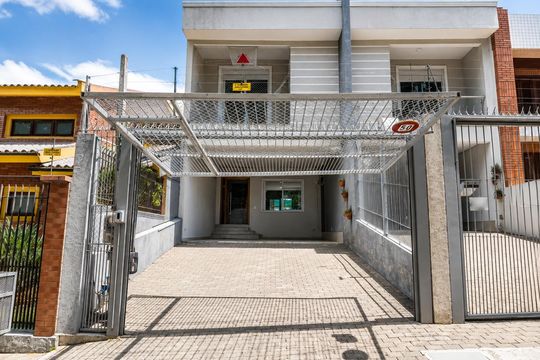 Garagem de casa para alugar com 3 quartos, 140m² em Parque Santa Fé, Porto Alegre
