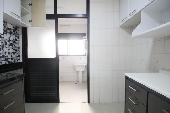 Cozinha de apartamento para alugar com 3 quartos, 85m² em Vila Suzana, São Paulo