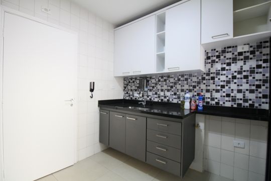 Cozinha de apartamento para alugar com 3 quartos, 85m² em Vila Suzana, São Paulo