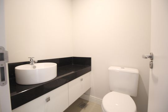 Lavabo de apartamento para alugar com 2 quartos, 82m² em Rio Branco, Porto Alegre