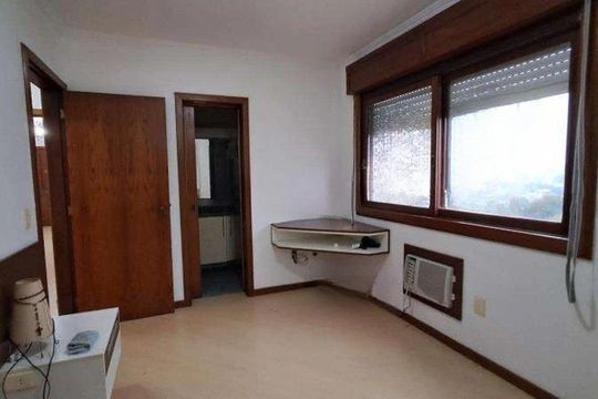 Quarto de apartamento para alugar com 2 quartos, 82m² em Vila Ipiranga, Porto Alegre