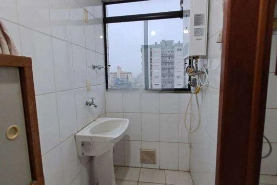 Área de serviço de apartamento para alugar com 2 quartos, 82m² em Vila Ipiranga, Porto Alegre