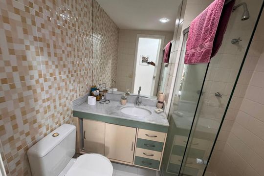 Banheiro de apartamento à venda com 2 quartos, 58m² em Taquara, Rio de Janeiro