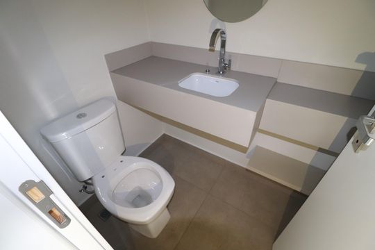 Banheiro social  de apartamento para alugar com 2 quartos, 53m² em Subsetor Leste - 6 (l-6), Ribeirão Preto
