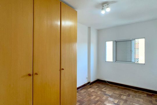Quarto 1 de apartamento para alugar com 2 quartos, 70m² em Pinheiros, São Paulo