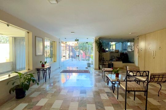 Hall de entrada de apartamento para alugar com 2 quartos, 70m² em Pinheiros, São Paulo