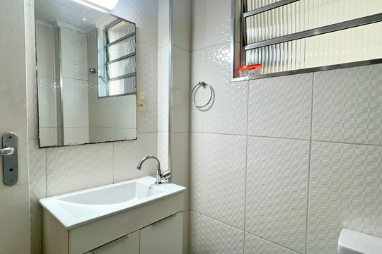 Banheiro de apartamento para alugar com 2 quartos, 70m² em Pinheiros, São Paulo