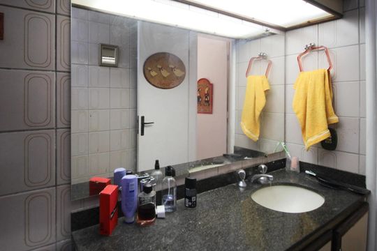 Banheiro de apartamento à venda com 1 quarto, 45m² em Itaim Bibi, São Paulo