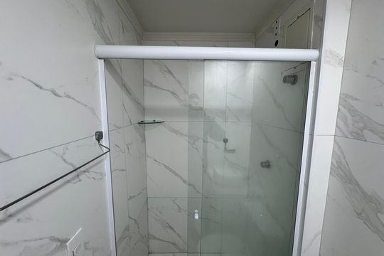 Banheiro da Suíte 1 de apartamento para alugar com 3 quartos, 70m² em Jardim Torino, Cotia