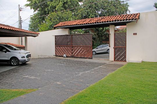 Garagem de casa à venda com 4 quartos, 870m² em Altos do Morumbi, Vinhedo