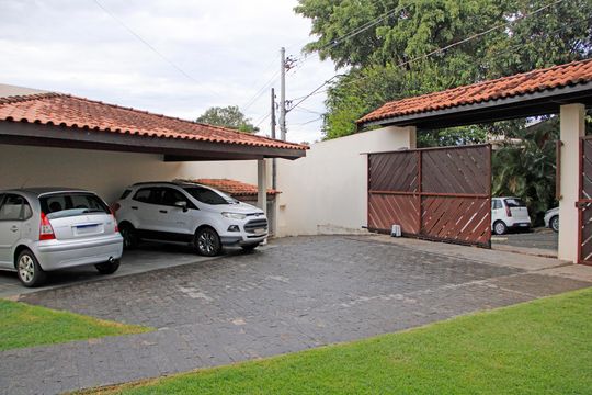 Garagem de casa à venda com 4 quartos, 870m² em Altos do Morumbi, Vinhedo