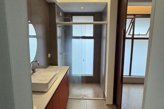 Banheiro de apartamento à venda com 2 quartos, 99m² em Água Verde, Curitiba