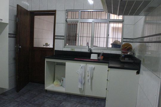 Cozinha de casa à venda com 2 quartos, 170m² em Vila Camargos, Guarulhos