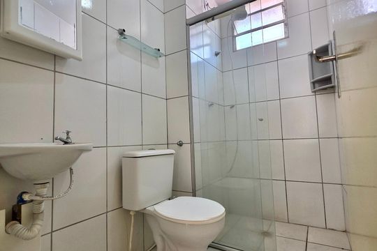 Banheiro de apartamento para alugar com 2 quartos, 45m² em Nacional, Contagem