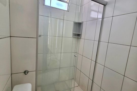 Banheiro de apartamento para alugar com 2 quartos, 45m² em Nacional, Contagem
