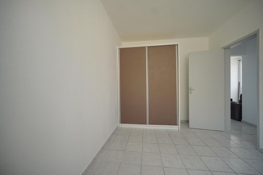 Quarto 1 de apartamento para alugar com 2 quartos, 62m² em Roçado, São José