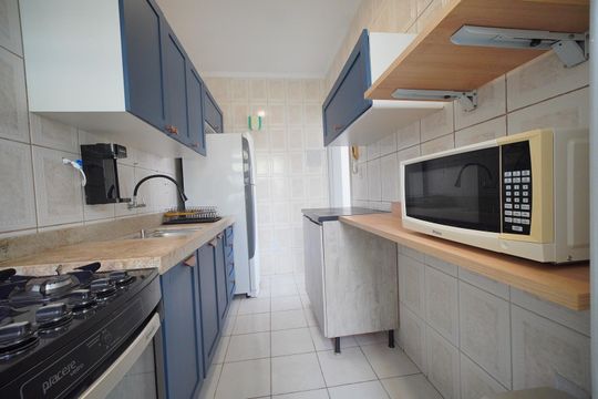 Cozinha de apartamento para alugar com 2 quartos, 62m² em Roçado, São José