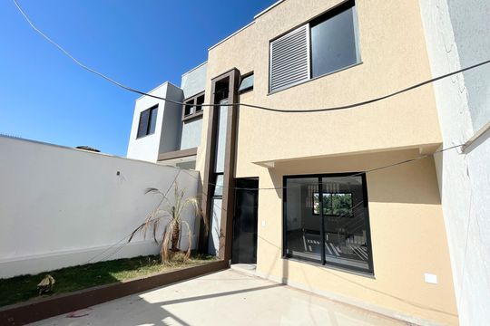 Fachada de casa à venda com 3 quartos, 89m² em Santa Amelia, Belo Horizonte