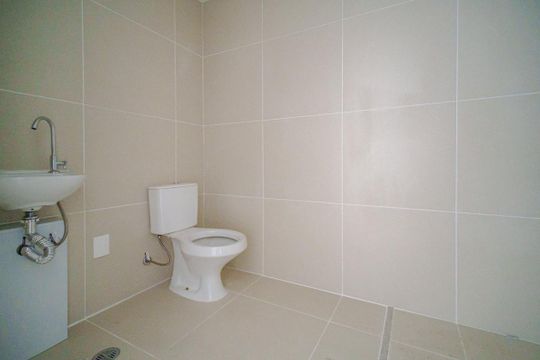 Banheiro de kitnet/studio para alugar com 1 quarto, 26m² em Butantã, São Paulo