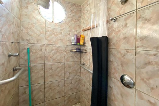 Banheiro de casa para alugar com 2 quartos, 200m² em Sagrada Família, Belo Horizonte