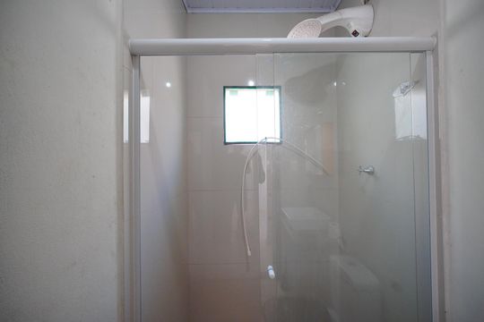 Banheiro Social de apartamento para alugar com 1 quarto, 50m² em Carianos, Florianópolis