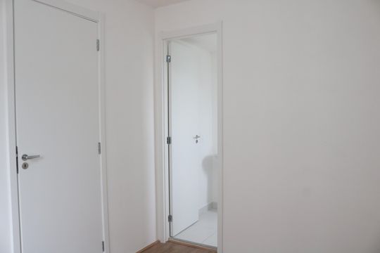 Quarto 1 de apartamento para alugar com 1 quarto, 27m² em Parque Industrial Tomas Edson, São Paulo