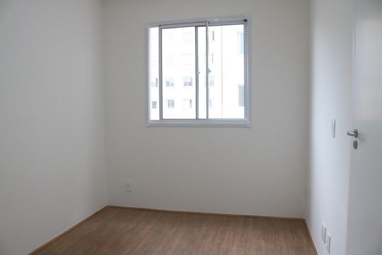 Quarto 1 de apartamento para alugar com 1 quarto, 27m² em Parque Industrial Tomas Edson, São Paulo