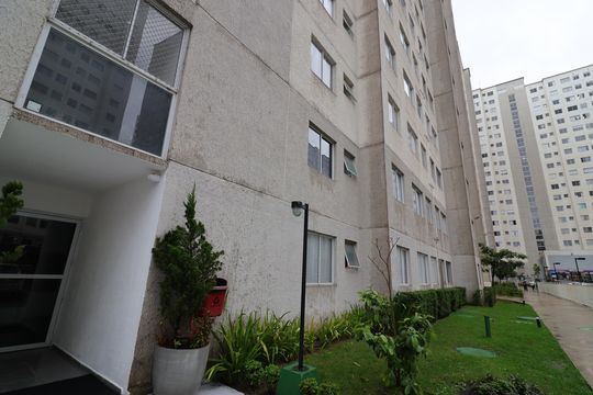 Fachada do bloco de apartamento para alugar com 2 quartos, 44m² em Usina Piratininga, São Paulo