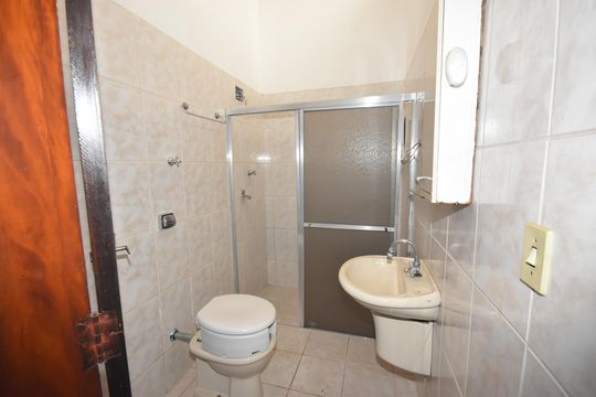 Banheiro 1 de casa à venda com 3 quartos, 111m² em Jardim Guanabara, Jundiaí
