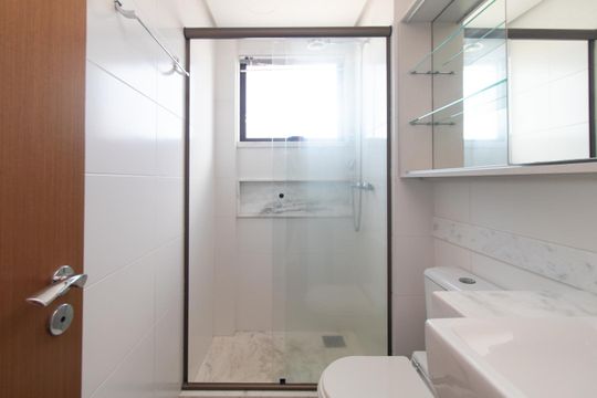 Banheiro de apartamento à venda com 2 quartos, 85m² em Jardim Botânico, Porto Alegre