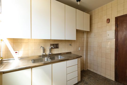 Cozinha de apartamento para alugar com 2 quartos, 69m² em Barro Preto, Belo Horizonte