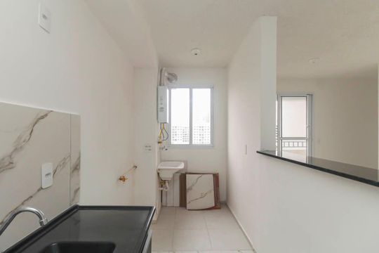 Cozinha de apartamento para alugar com 2 quartos, 44m² em Vila Ema, São Paulo