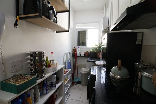 Cozinha e Área de Serviço de apartamento para alugar com 2 quartos, 45m² em Jacarepaguá, Rio de Janeiro