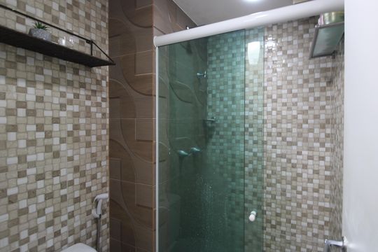 Banheiro de apartamento para alugar com 2 quartos, 52m² em Recreio dos Bandeirantes, Rio de Janeiro