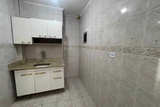 Cozinha de apartamento para alugar com 1 quarto, 65m² em Centro, São Vicente