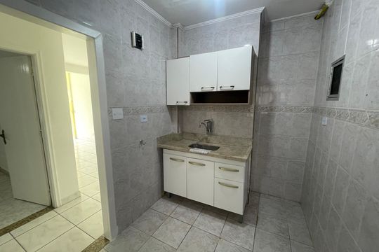 Cozinha de apartamento para alugar com 1 quarto, 65m² em Centro, São Vicente